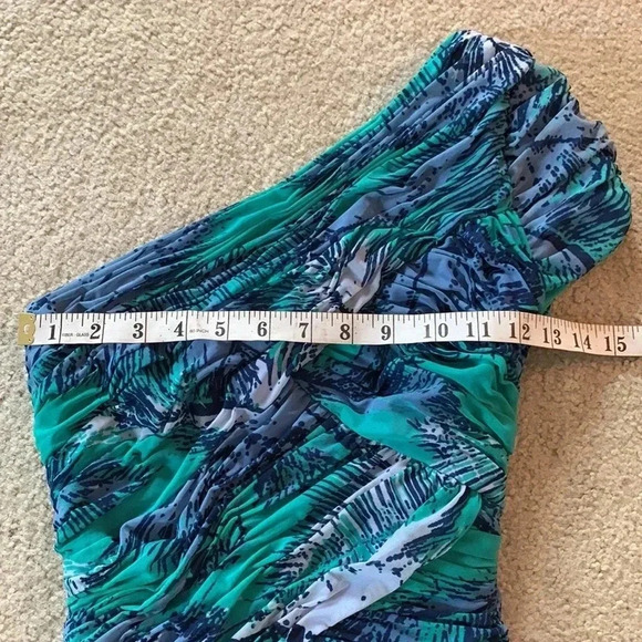 BCBG MaxAzria - ‘Mia’ Emerald com one shoulder stretchy ruched dress - XSmall - Picture 7 of 11